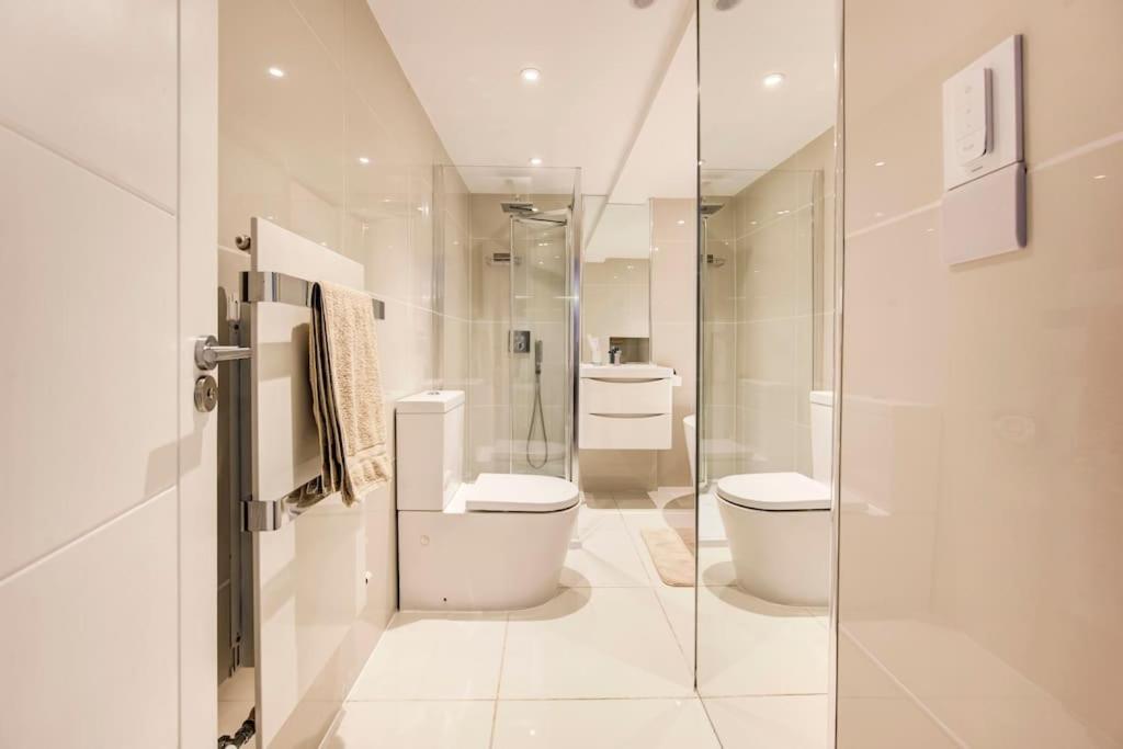Appartement Luxury 1 Bed With Private Terrace & Parking - Heart Of Wanstead Village *