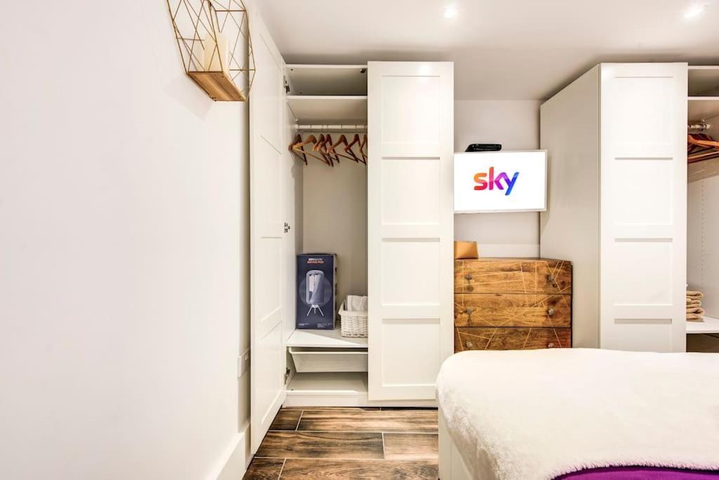 Luxury 1 Bed With Private Terrace & Parking - Heart Of Wanstead Village Appartement *