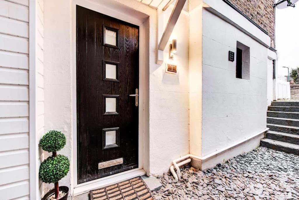 Luxury 1 Bed With Private Terrace & Parking - Heart Of Wanstead Village Appartement *