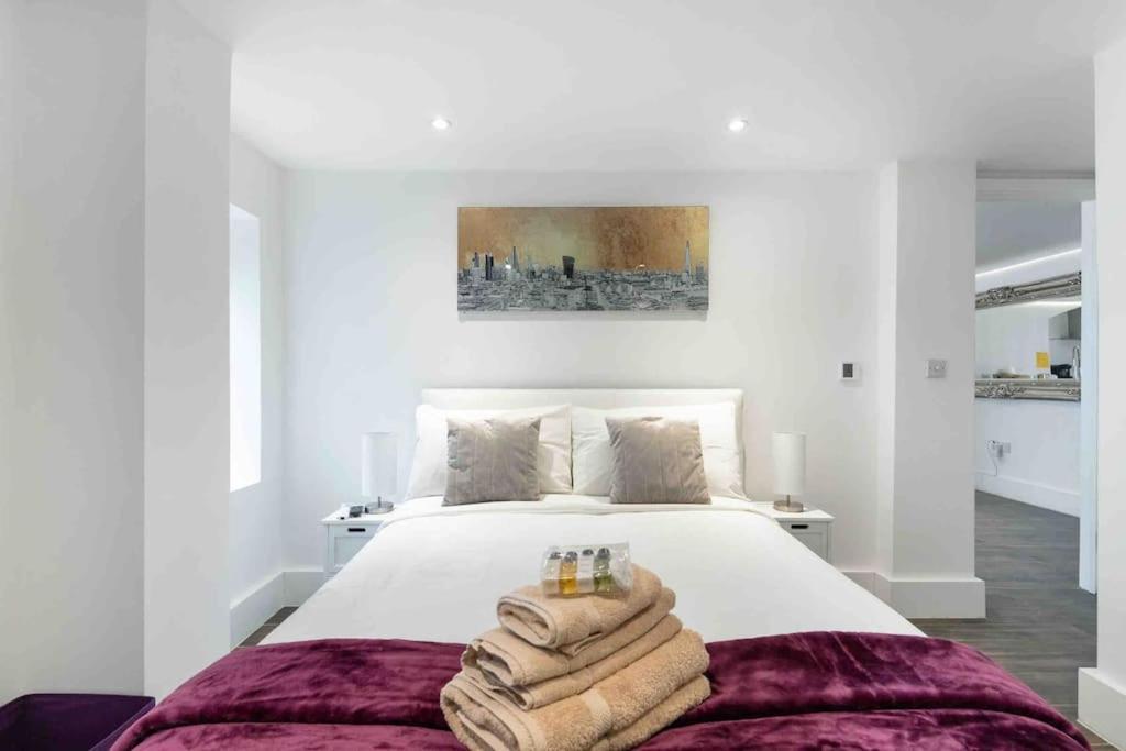 Luxury 1 Bed With Private Terrace & Parking - Heart Of Wanstead Village * Londres