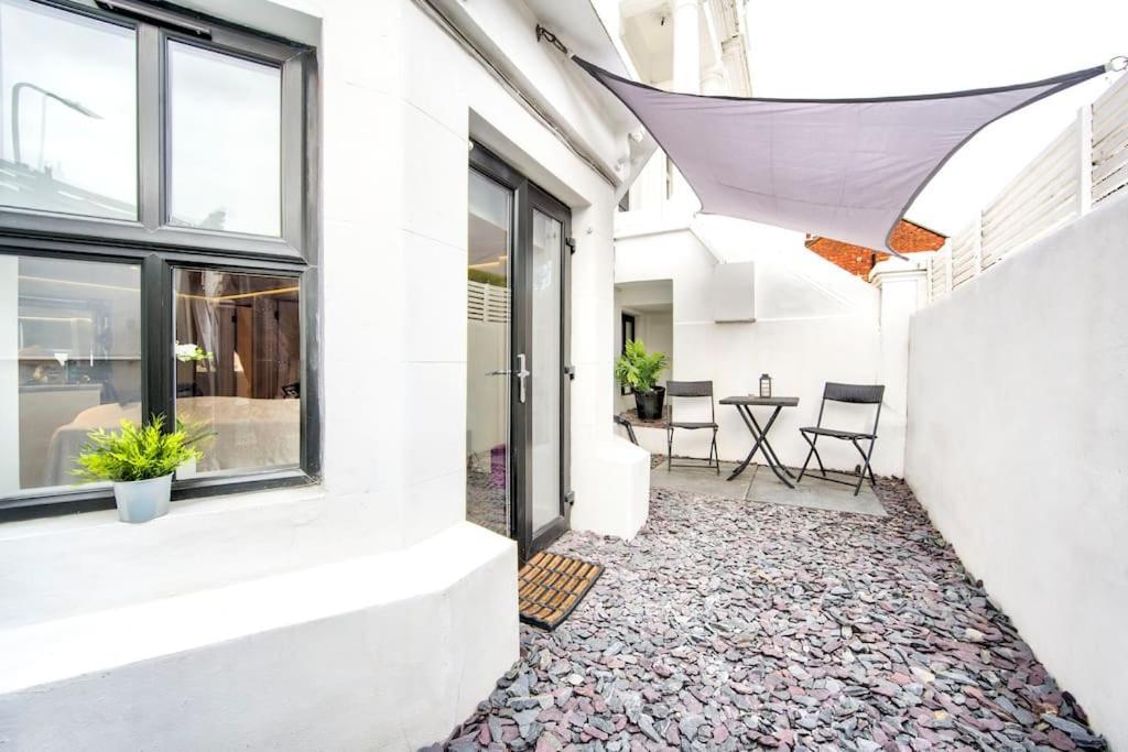 Luxury 1 Bed With Private Terrace & Parking - Heart Of Wanstead Village Appartement *