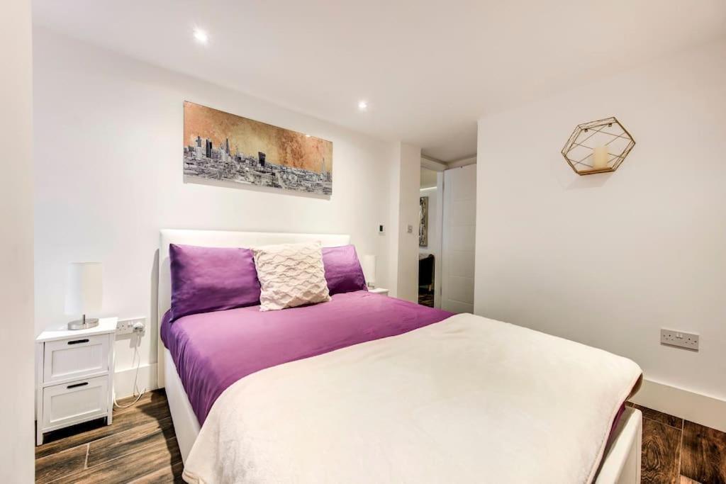 Luxury 1 Bed With Private Terrace & Parking - Heart Of Wanstead Village * Londres