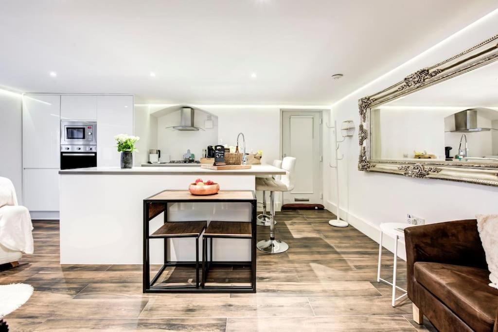 Appartement Luxury 1 Bed With Private Terrace & Parking - Heart Of Wanstead Village *