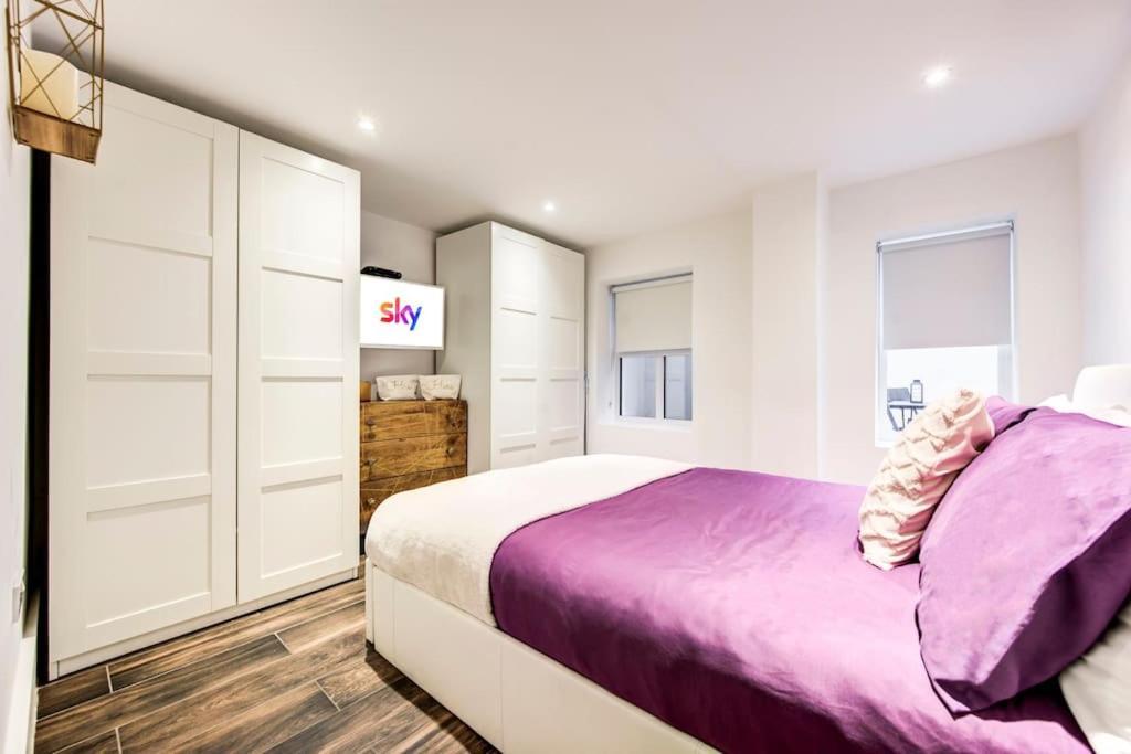 Luxury 1 Bed With Private Terrace & Parking - Heart Of Wanstead Village