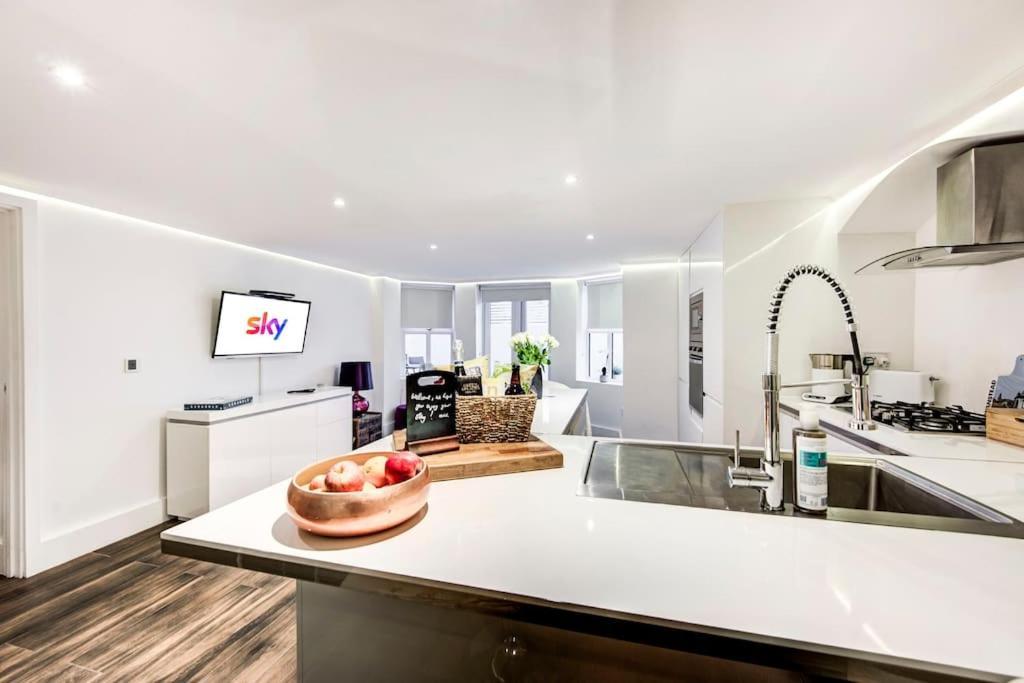 Luxury 1 Bed With Private Terrace & Parking - Heart Of Wanstead Village Appartement Londres