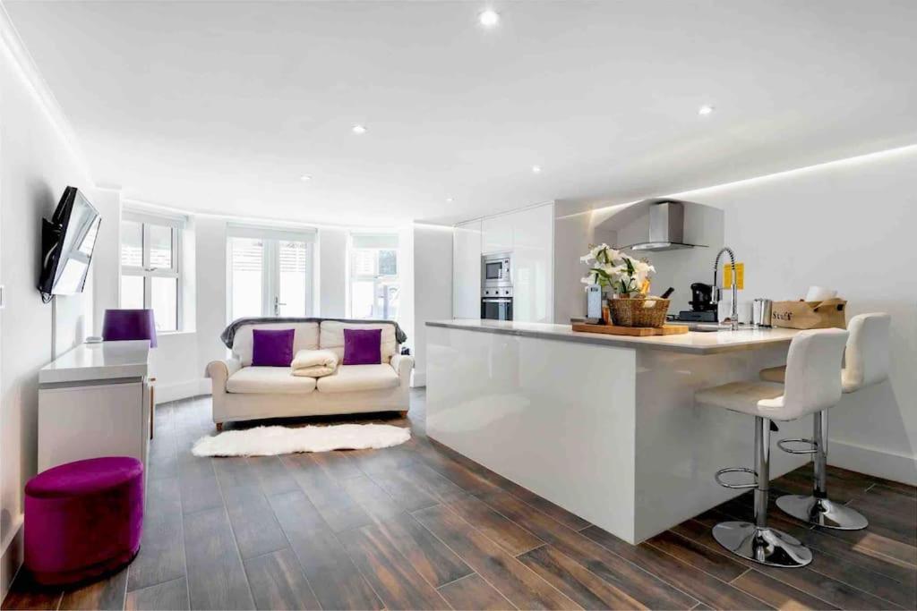 Luxury 1 Bed With Private Terrace & Parking - Heart Of Wanstead Village Londres