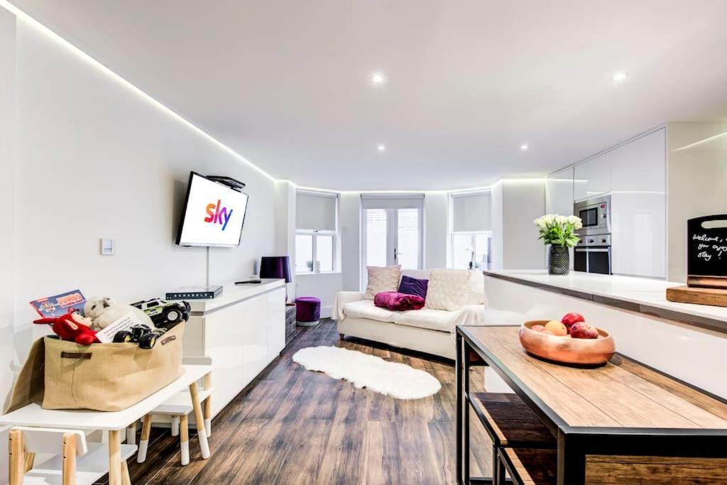 Luxury 1 Bed With Private Terrace & Parking - Heart Of Wanstead Village Appartement *