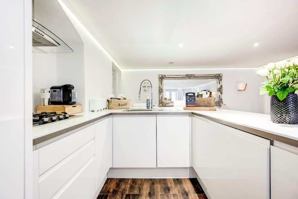 Appartement Luxury 1 Bed With Private Terrace & Parking - Heart Of Wanstead Village *